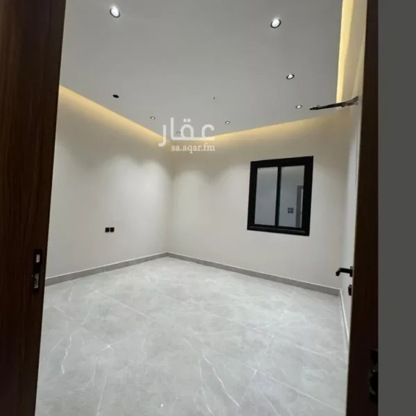 019487788 1765393694216 600x600